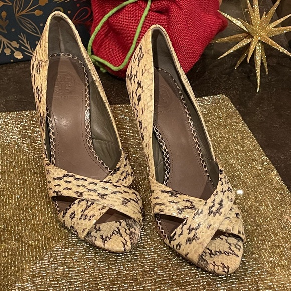 Tory Burch cream python stilettos - Picture 5 of 5
